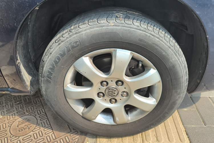 Used Buick GL8 2006 Lu Zun 3.0L LT Luxury Edition Right Front Wheel Hub