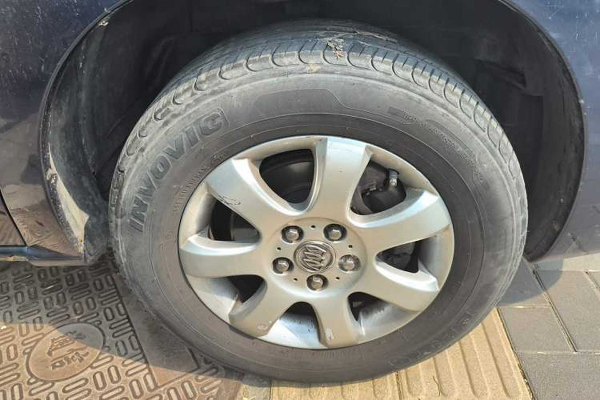 Used Buick GL8 2006 Lu Zun 3.0L LT Luxury Edition Right Front Wheel Hub