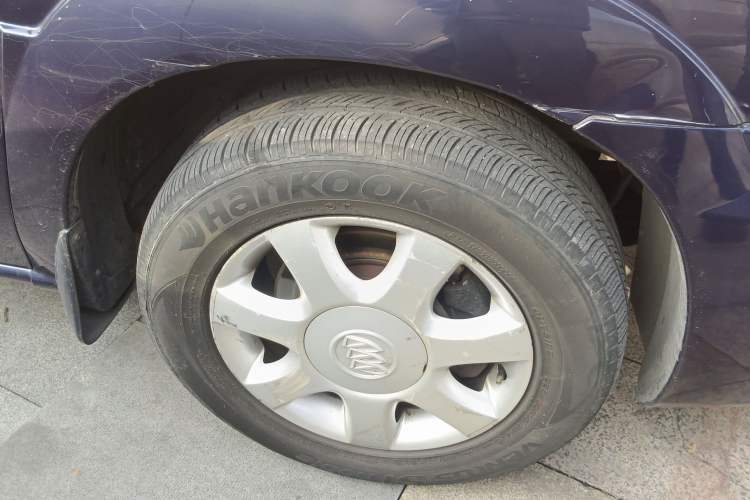Used Buick GL8 2006 Lu Zun 3.0L CT Comfort Edition Right Front Wheel Hub