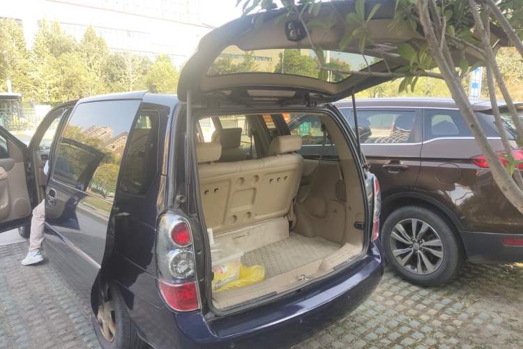 Used Buick GL8 2006 Lu Zun 3.0L CT Comfort Edition Trunk