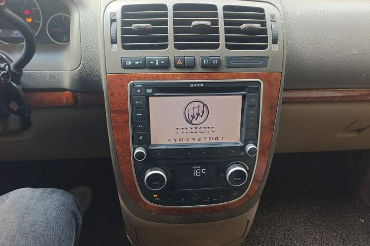 Used Buick GL8 2006 Lu Zun 3.0L CT Comfort Edition Audio And AC Panel