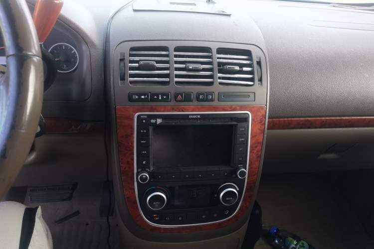Used Buick GL8 2006 Lu Zun 3.0L LT Luxury Edition Audio And AC Panel