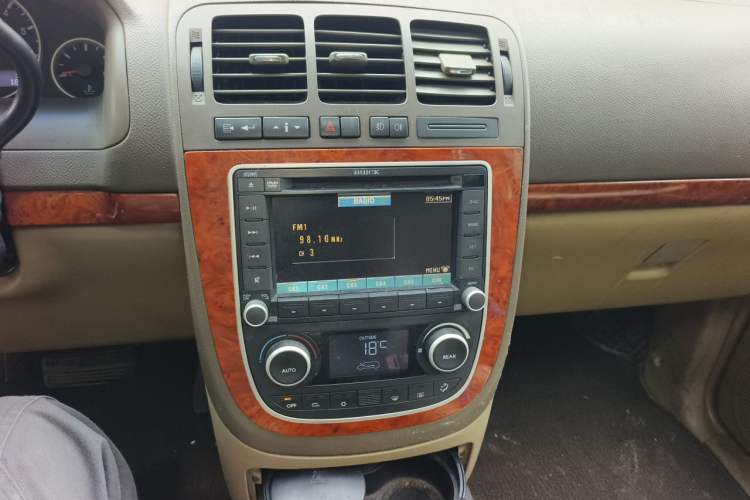 Used Buick GL8 2006 Lu Zun 3.0L LT Luxury Edition Audio And AC Panel