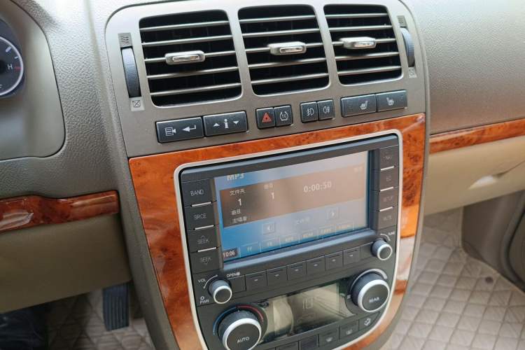 Used Buick GL8 2006 Lu Zun 3.0L GT Elite Edition Audio And AC Panel