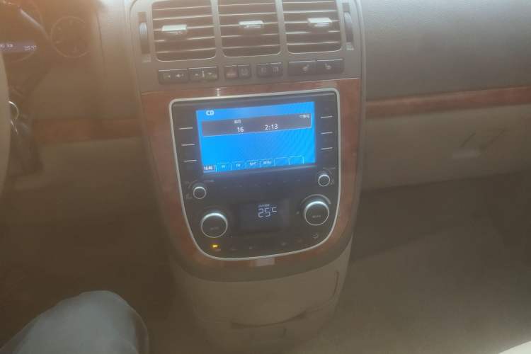 Used Buick GL8 2006 Lu Zun 3.0L XT Navigation Edition Audio And AC Panel