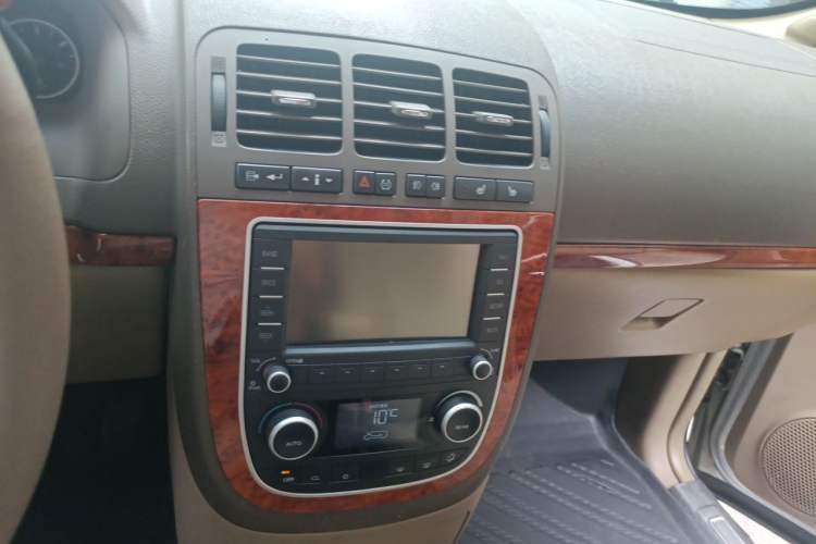 Used Buick GL8 2006 Lu Zun 3.0L GT Elite Edition Audio And AC Panel
