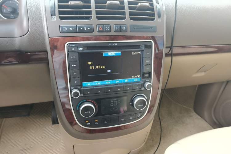Used Buick GL8 2006 Lu Zun 3.0L XT Navigation Edition Audio And AC Panel