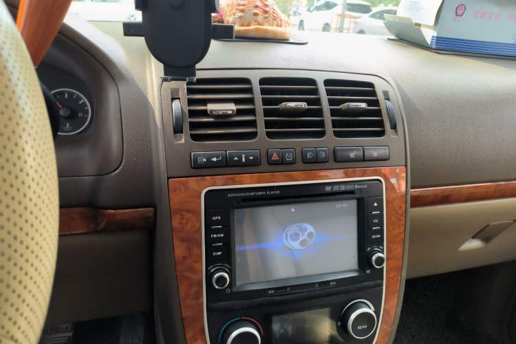 Used Buick GL8 2006 Lu Zun 3.0L XT Navigation Edition Audio And AC Panel