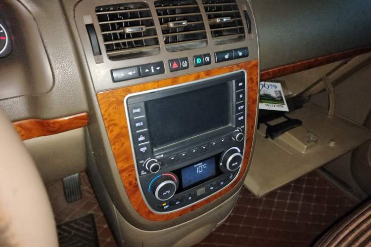 Used Buick GL8 2006 Lu Zun 3.0L LT Luxury Edition Audio And AC Panel