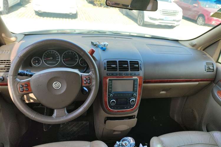 Used Buick GL8 2006 Lu Zun 3.0L XT Navigation Edition Center Console