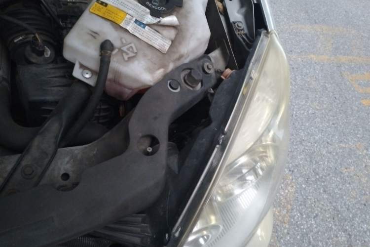 Used Buick GL8 2006 Lu Zun 3.0L GT Elite Edition Engine Bay Left