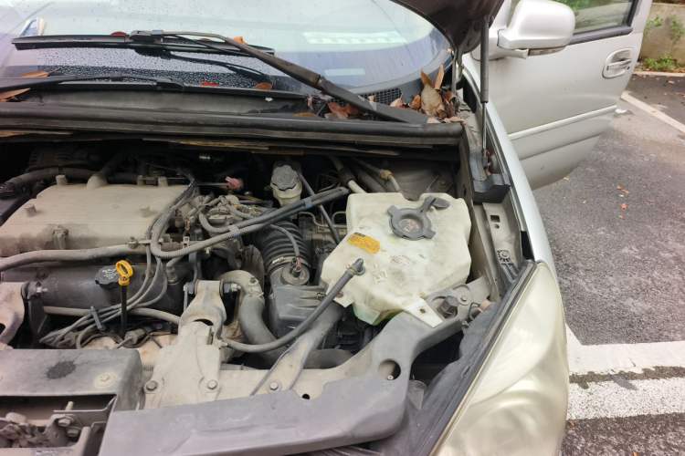 Used Buick GL8 2006 Lu Zun 3.0L LT Luxury Edition Engine Bay Left