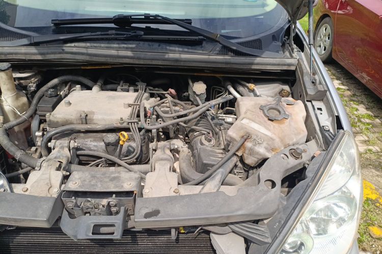 Used Buick GL8 2006 Lu Zun 3.0L GT Elite Edition Engine Bay Left