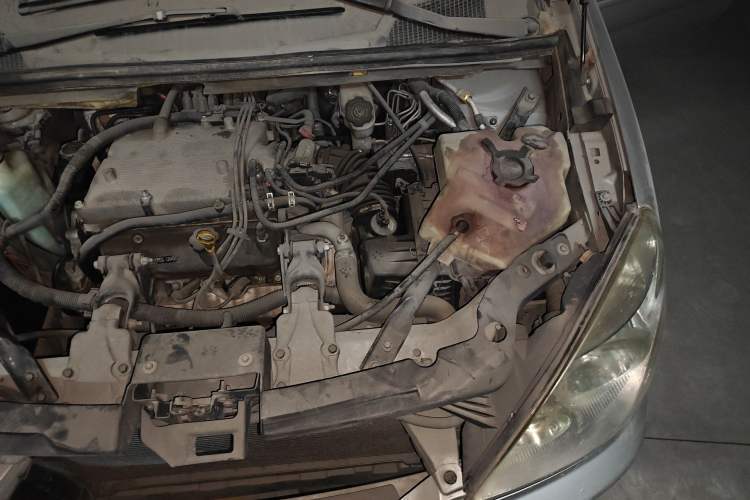 Used Buick GL8 2006 Lu Zun 3.0L LT Luxury Edition Engine Bay Left