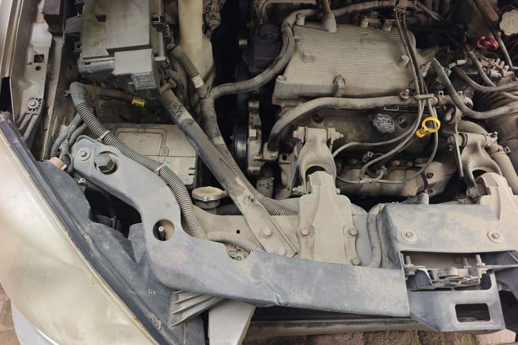 Used Buick GL8 2006 Lu Zun 3.0L CT Comfort Edition Engine Bay Right