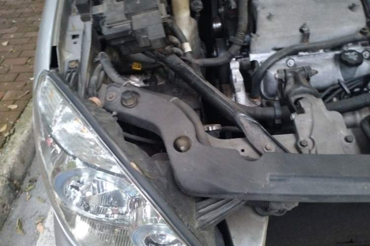 Used Buick GL8 2006 Lu Zun 3.0L GT Elite Edition Engine Bay Right