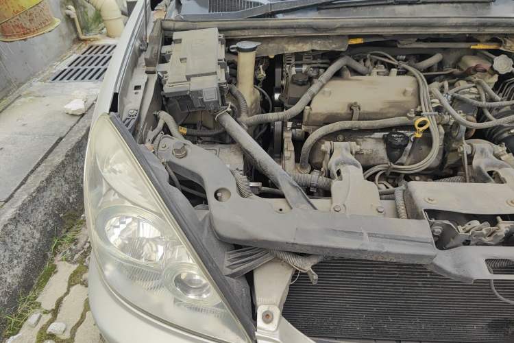 Used Buick GL8 2006 Lu Zun 3.0L LT Luxury Edition Engine Bay Right