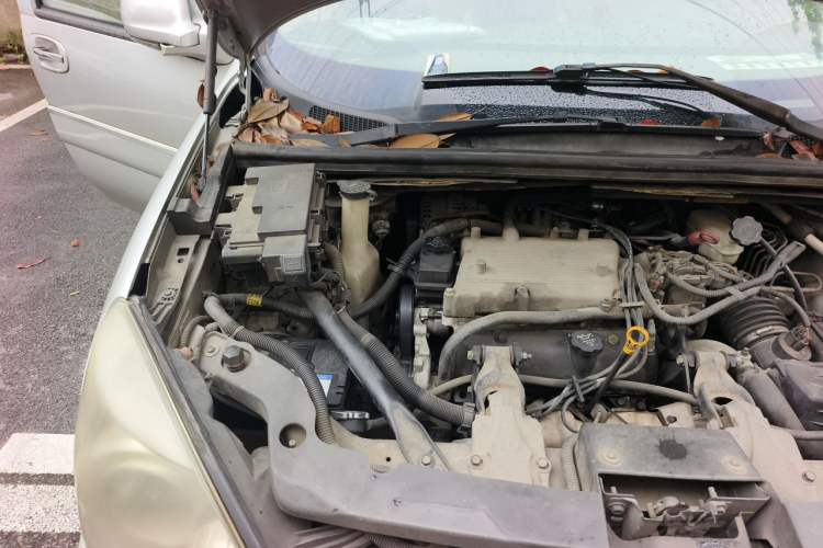 Used Buick GL8 2006 Lu Zun 3.0L LT Luxury Edition Engine Bay Right
