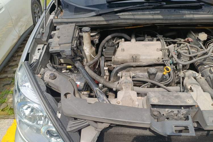 Used Buick GL8 2006 Lu Zun 3.0L GT Elite Edition Engine Bay Right