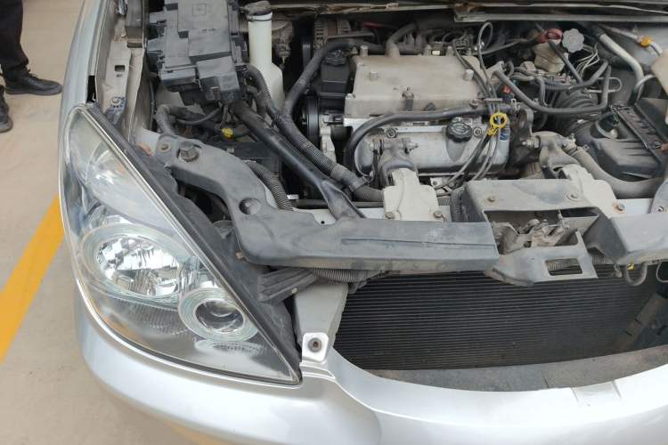 Used Buick GL8 2006 Lu Zun 3.0L XT Navigation Edition Engine Bay Right