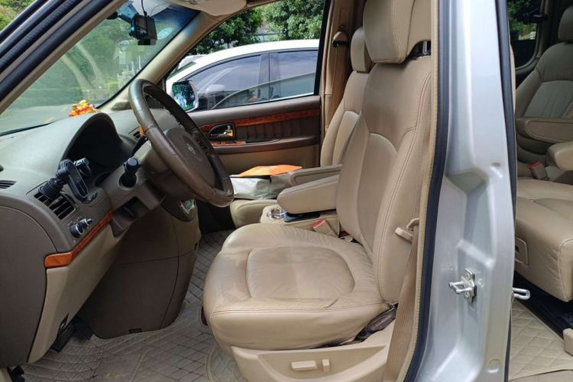 Used Buick GL8 2006 Lu Zun 3.0L GT Elite Edition Left Front Seat