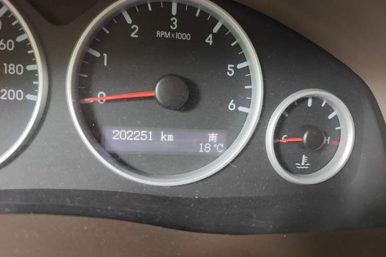 Used Buick GL8 2006 Lu Zun 3.0L CT Comfort Edition Odometer Close Up