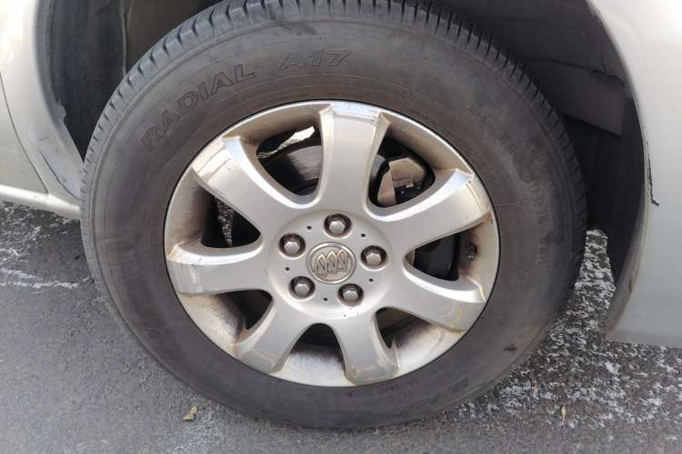 Used Buick GL8 2006 Lu Zun 3.0L GT Elite Edition Right Front Wheel Hub