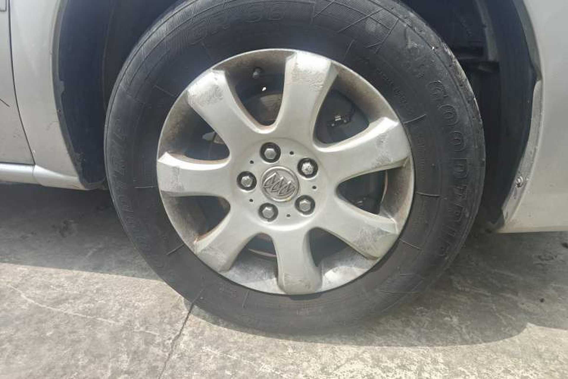 Used Buick GL8 2006 Lu Zun 3.0L GT Elite Edition Right Front Wheel Hub