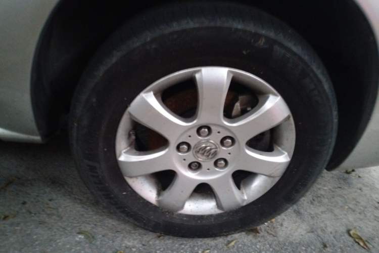 Used Buick GL8 2006 Lu Zun 3.0L GT Elite Edition Right Front Wheel Hub