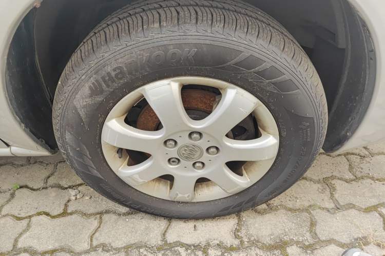 Used Buick GL8 2006 Lu Zun 3.0L LT Luxury Edition Right Front Wheel Hub