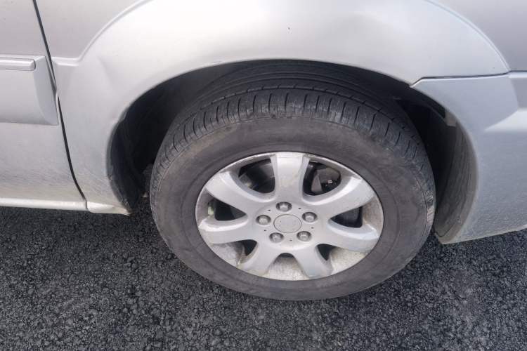 Used Buick GL8 2006 Lu Zun 3.0L LT Luxury Edition Right Front Wheel Hub