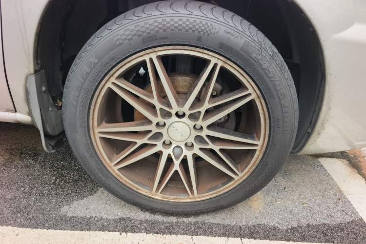 Used Buick GL8 2006 Lu Zun 3.0L LT Luxury Edition Right Front Wheel Hub