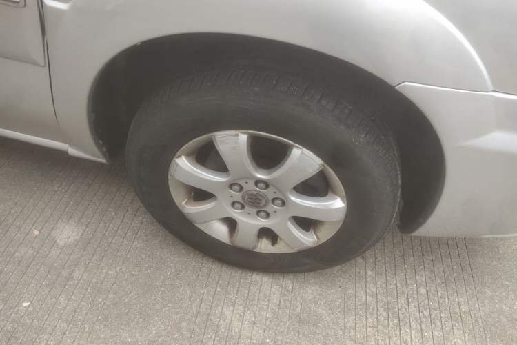 Used Buick GL8 2006 Lu Zun 3.0L XT Navigation Edition Right Front Wheel Hub