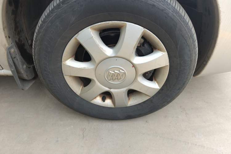 Used Buick GL8 2006 Lu Zun 3.0L XT Navigation Edition Right Front Wheel Hub