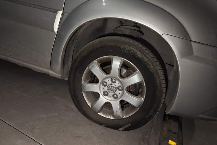 Used Buick GL8 2006 Lu Zun 3.0L LT Luxury Edition Right Front Wheel Hub