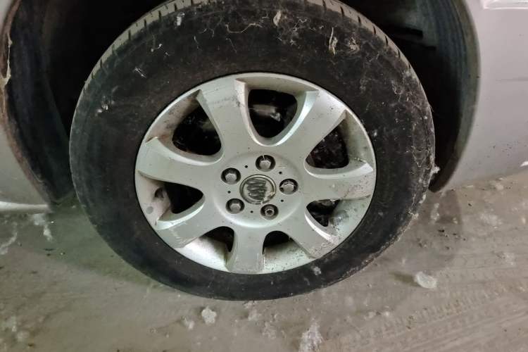 Used Buick GL8 2006 Lu Zun 3.0L LT Luxury Edition Right Front Wheel Hub