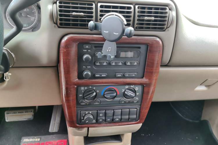 Used Buick GL8 2007 2.5L GT Elite Edition Audio And AC Panel