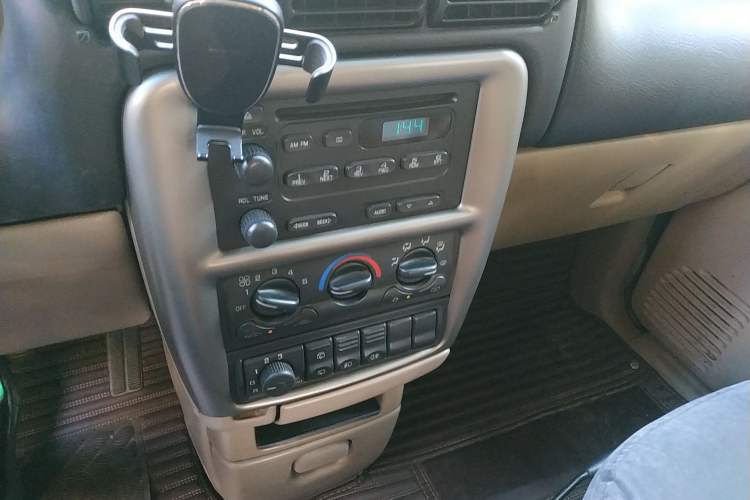 Used Buick GL8 2007 2.5L GT Elite Edition Audio And AC Panel