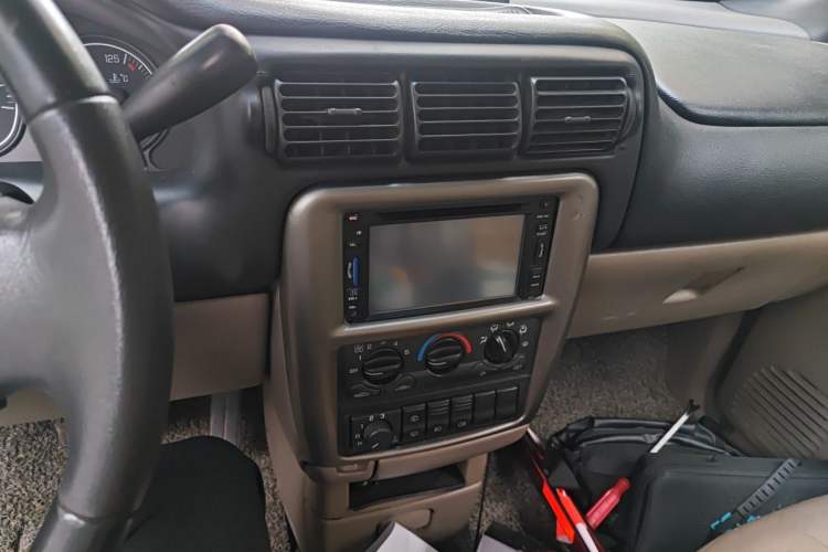 Used Buick GL8 2007 2.5L GT Elite Edition Audio And AC Panel