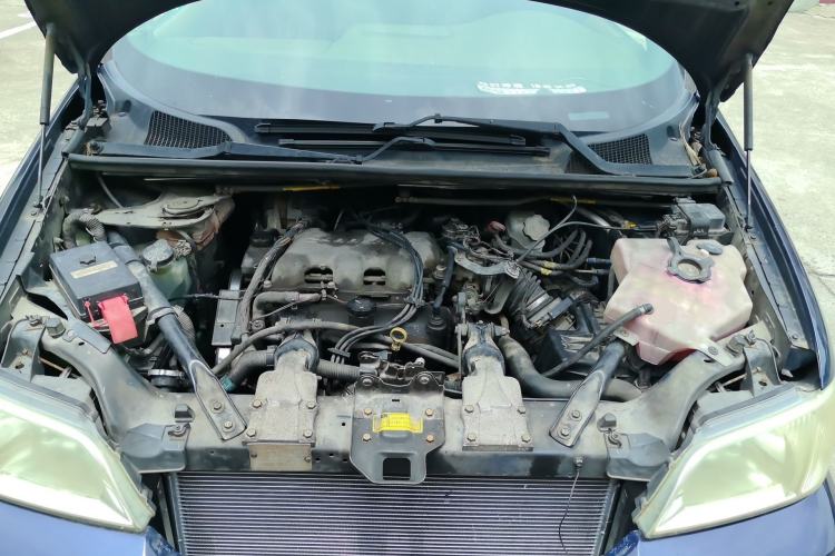 Used Buick GL8 2007 2.5L GT Elite Edition Engine Bay