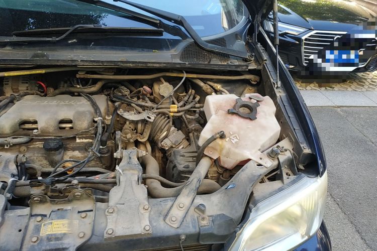 Used Buick GL8 2007 2.5L GT Elite Edition Engine Bay Left