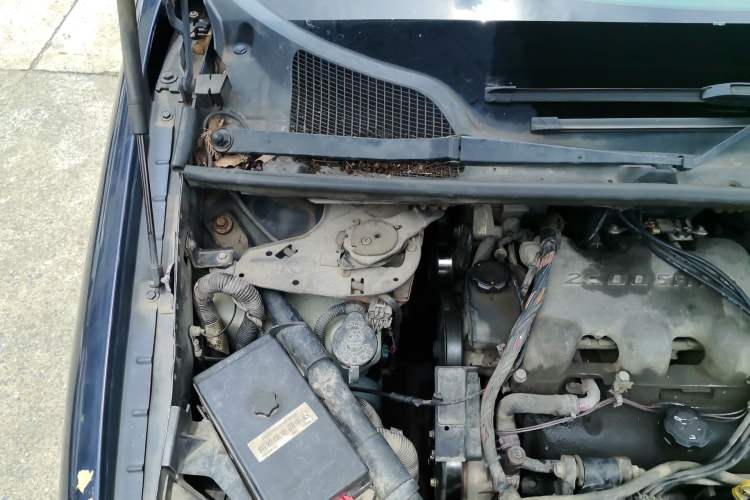 Used Buick GL8 2007 2.5L GT Elite Edition Engine Bay Right