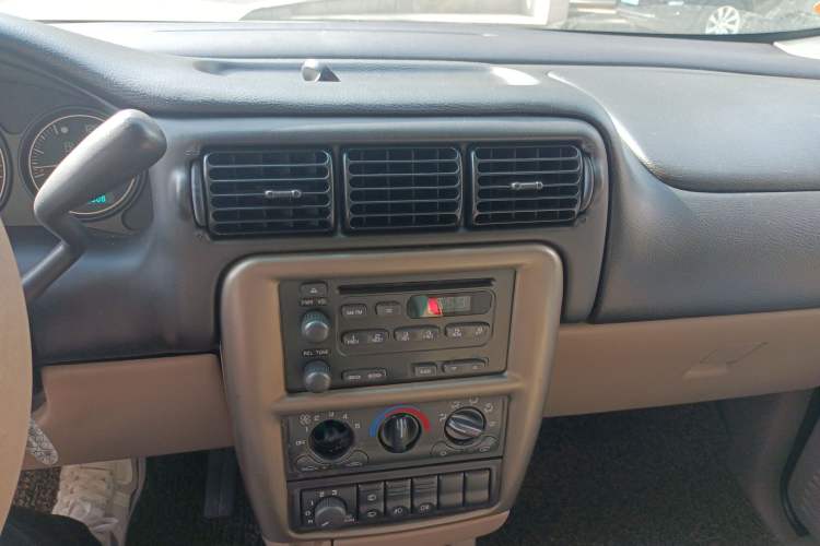 Used Buick GL8 2007 2.5L GT Elite Edition Audio And AC Panel