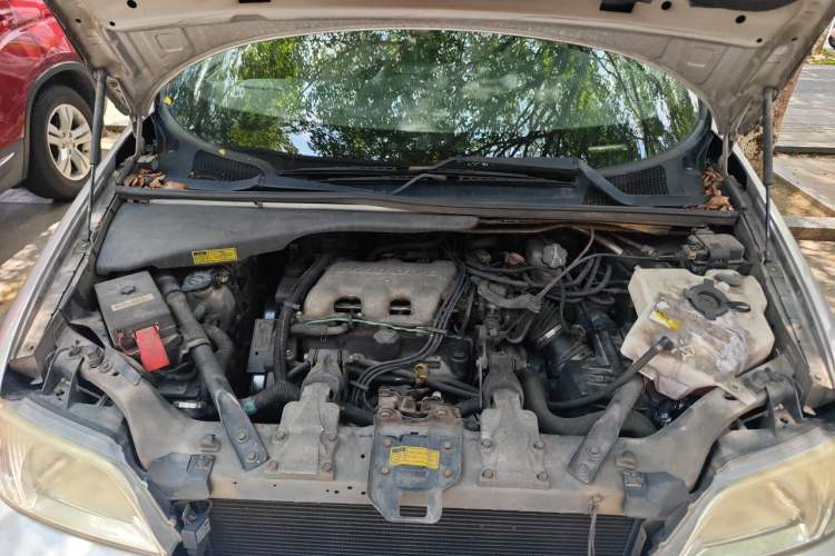 Used Buick GL8 2007 2.5L GT Elite Edition Engine Bay