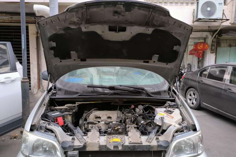 Used Buick GL8 2007 2.5L GT Elite Edition Engine Bay