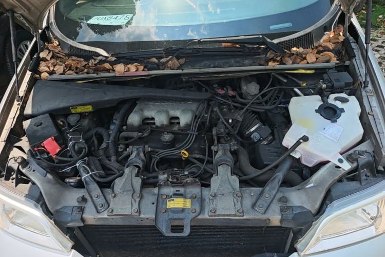 Used Buick GL8 2007 2.5L GT Elite Edition Engine Bay