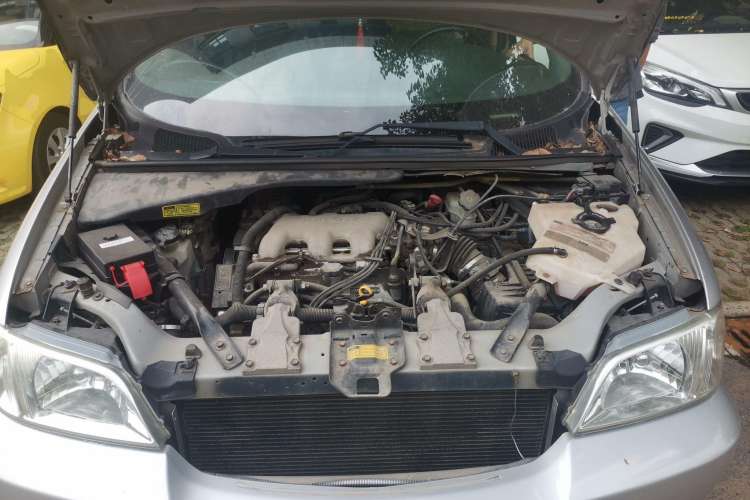 Used Buick GL8 2007 2.5L GT Elite Edition Engine Bay