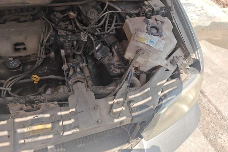 Used Buick GL8 2007 2.5L GT Elite Edition Engine Bay Left