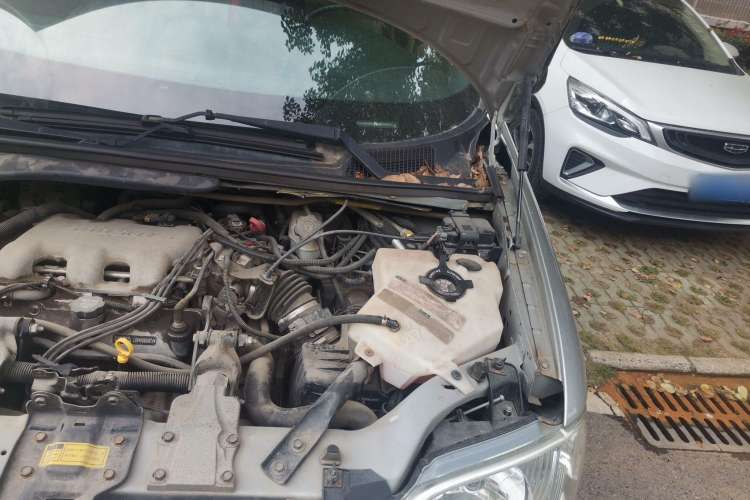 Used Buick GL8 2007 2.5L GT Elite Edition Engine Bay Left