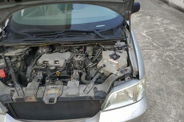 Used Buick GL8 2007 2.5L GT Elite Edition Engine Bay Left